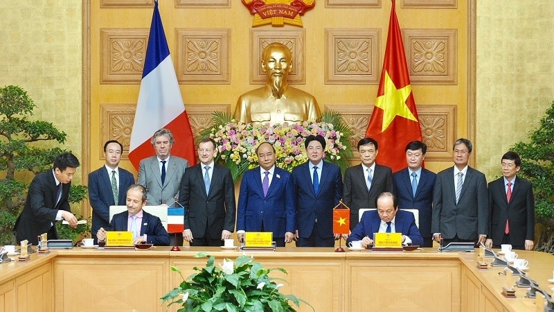 The signing ceremony between the Government Office and the AFD (Photo: Tran Hai)
