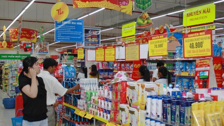 Total retail sales of goods and services were estimated to reach VND1,983 trillion (US$85 billion) in the first five months of 2019. (Illustrative image)