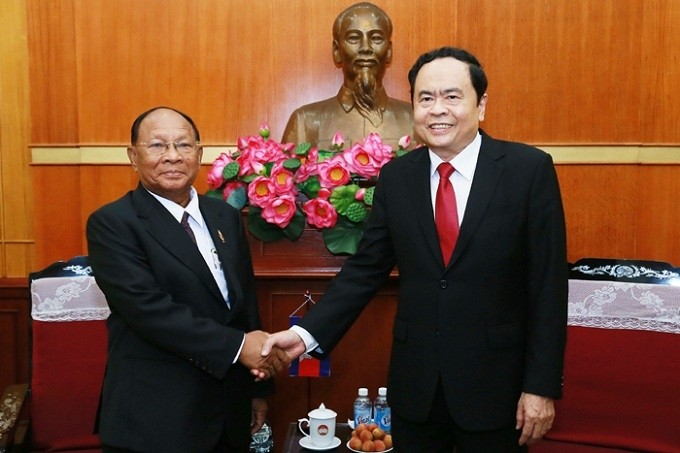 President of the Vietnam Fatherland Front Central Committee Tran Thanh Man (R) receives President of the Cambodian National Assembly Samdech Heng Samrin. 