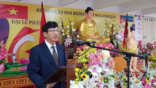 Vietnamese Ambassador to Mozambique Le Huy Hoang speaks at the celebration. (Photo provided by the Vietnamese Embassy in Mozambique)
