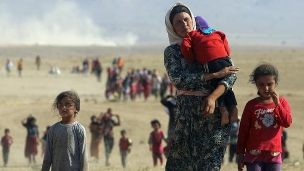 Displaced people from the minority Yazidi sect, fleeing violence from forces loyal to the Islamic State in Sinjar town, near the Syrian border town of Elierbeh of Al-Hasakah Governorate, August 11, 2014. (Photo: Reuters)