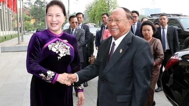 NA Chairwoman Nguyen Thi Kim Ngan (left) receives President of the Cambodian National Assembly Samdech Heng Samrin (Photo: VNA)