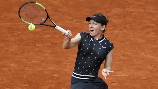 Romania's Simona Halep in action during her fourth round match against Poland's Iga Swiatek - French Open - Roland Garros, Paris, France - June 3, 2019. (Photo: Reuters)