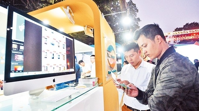 Hanoi has set the target of online retail sales accounting for 9% of the total revenue from retail sales and services in the city in 2019. (Illustrative image)