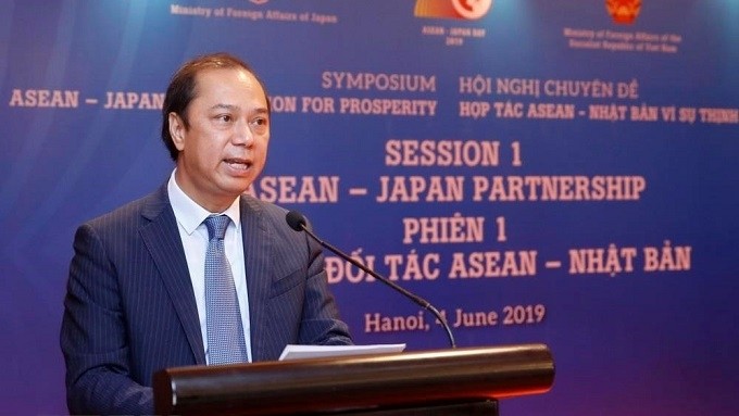 Deputy Foreign Minister Nguyen Quoc Dung speaks at the symposium "ASEAN-Japan cooperation for prosperity" in Hanoi on June 4. (Photo: VNA)