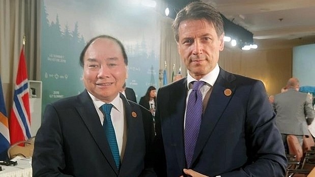 Prime Minister Nguyen Xuan Phuc and Italian Prime Minister Giuseppe Conte on the sidelines of the G7 Summit in June 2018 (Photo: VGP)