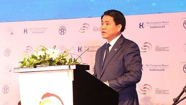 Chairman of the Hanoi People’s Committee Nguyen Duc Chung delivers his speech to congratulate the successful third High-Level Dialogue on ASEAN-Italy Economic Relations.