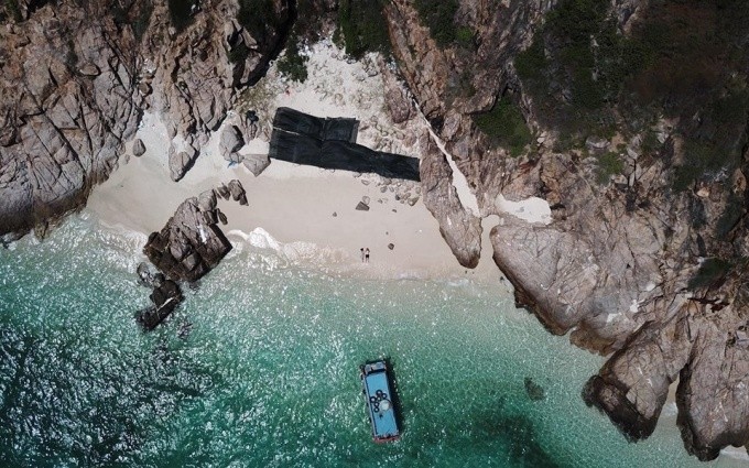 The idyllic beauty of Binh Hung Island viewed from above.