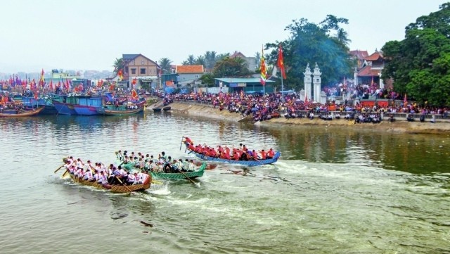Nghe An province has great potential for cultural tourism. In this photo, a traditional boat race held during the Con Temple festival in Nghe An’s Hoang Mai town.
