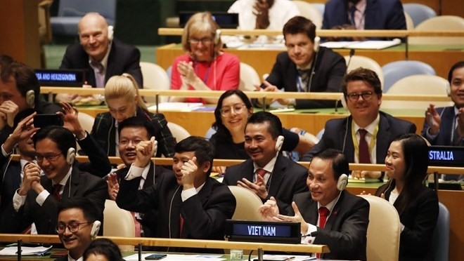 Members of the Vietnamese delegation rejoice over the country's election as a non-permanent member of the UN Security Council for 2020-2021 on June 7 (Photo: VNA) 