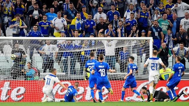 Bosnia & Herzegovina's Edin Dzeko scores their first goal - Euro 2020 Qualifier - Group J - Italy v Bosnia and Herzegovina - Allianz Stadium, Turin, Italy - June 11, 2019. (Photo: Reuters)