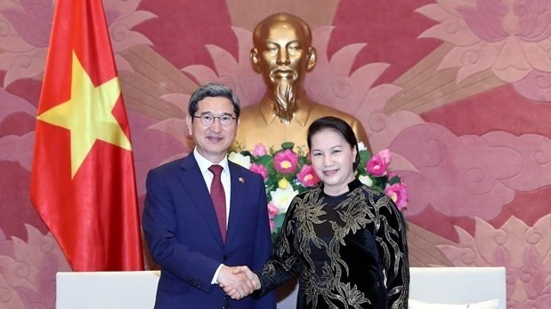 National Assembly Chairwoman Nguyen Thi Kim Ngan (R) receives head of the RoK – Vietnam Parliamentary Friendship Group Kim Hack-yong in Hanoi on June 12 (Photo: VNA)
