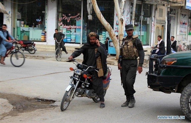 An Afghan policeman stands guard after a lawmaker was killed in Kandahar city, capital of Kandahar province, Afghanistan, March 23, 2019. (Photo: Xinhua)