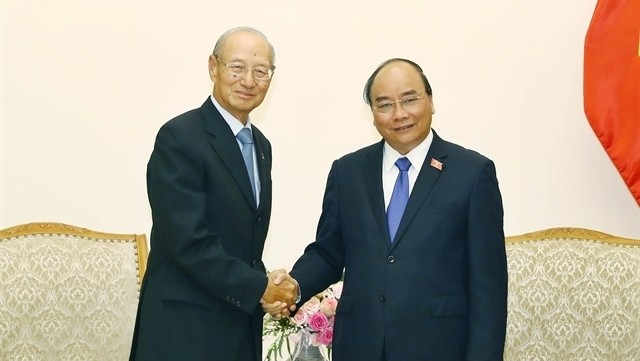Prime Minister Nguyen Xuan Phuc (R) and CapitaLand Chairman Ng Kee Choe in Hanoi. (Photo: VNA)