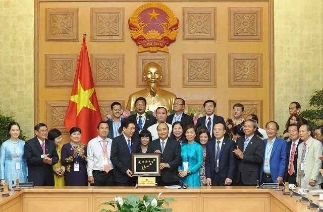 Prime Minister Nguyen Xuan Phuc and representatives from the Vietnam Private Business Association at the event (Photo: NDO/Tran Hai)