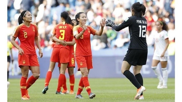 China's goalkeeper Peng Shimeng (R, front) celebrates with her teammate Wu Haiyan after the Group B match between China and Spain at the 2019 FIFA Women's World Cup in Le Havre, France, June 17, 2019. (Photo: Xinhua)