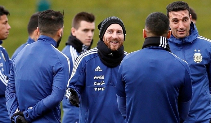 Soccer Football - Argentina Training - City Football Academy, Manchester, Britain - March 20, 2018 Argentina's Lionel Messi, assistant coach Lionel Scaloni and teammates during training. (Reuters)