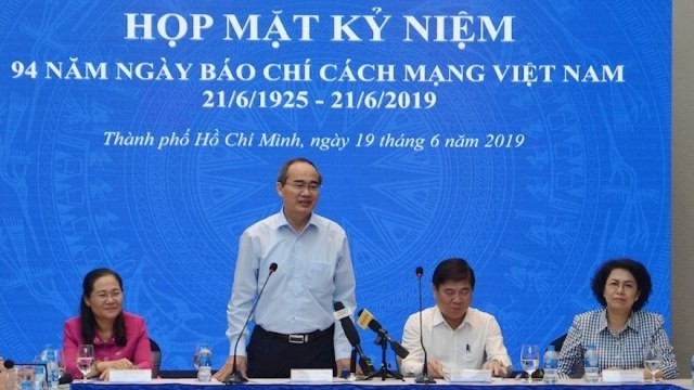 Politburo member and Secretary of the municipal Party Committee Nguyen Thien Nhan speaking at a get-together in Ho Chi Minh City on June 19 to mark 94th anniversary of the Vietnam Revolutionary Press Day. (Photo: hcmcpv.org.vn)