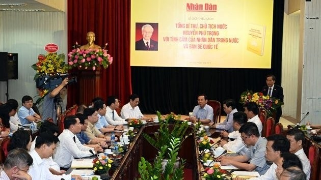 Editor-in-chief of Nhan Dan Newspaper Thuan Huu speaking at the ceremony (Photo: NDO)