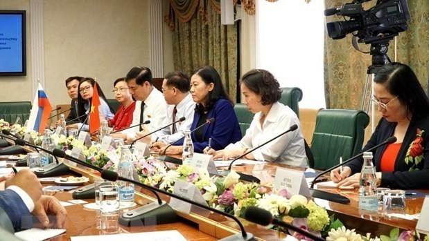 Chairwoman of the National Assembly’s Judicial Affairs Committee Le Thi Nga (third from right) (Source:VNA)