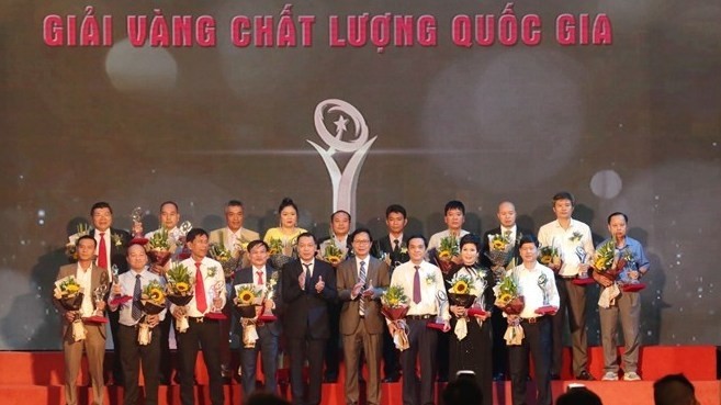 The ceremony to present the Vietnam National Quality Awards 2018 takes place in Hanoi on June 23 (Photo: VNA)