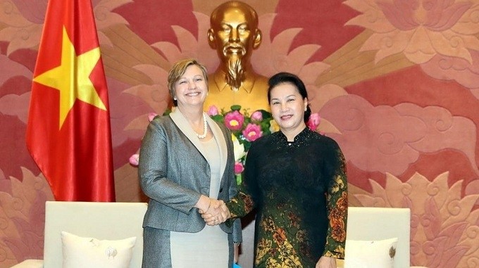 Chairwoman of the National Assembly Nguyen Thi Kim Ngan (R) and Chief Representative of the United Nations Children’s Fund (UNICEF) in Vietnam Rana Flowers. (Photo: VNA)