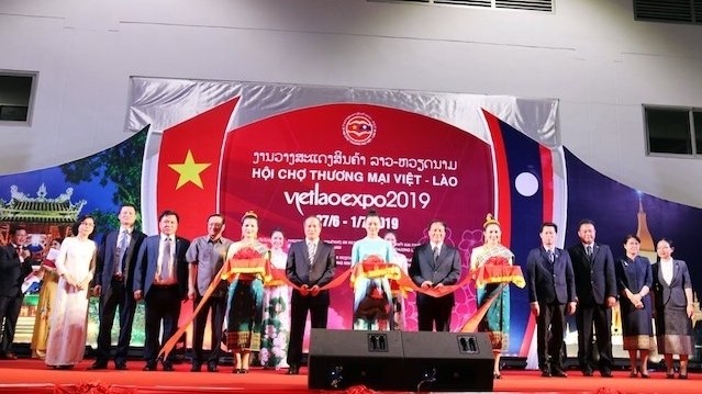 Delegates at the opening of the Vietnam-Laos trade fair. (Photo: NDO)