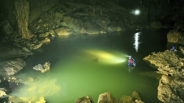 Underground river inside Thien Duong cave (Photo: VNA)