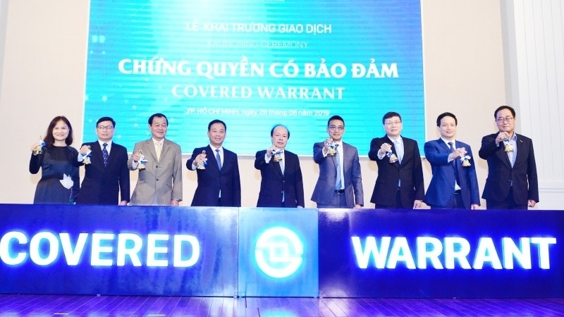 The launch of covered warrants at the Ho Chi Minh City Stock Exchange. (Photo: NDO)