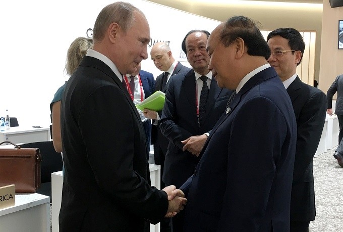 PM Nguyen Xuan Phuc (R) and Russian President Vladimir Putin. (Photo: VGP)