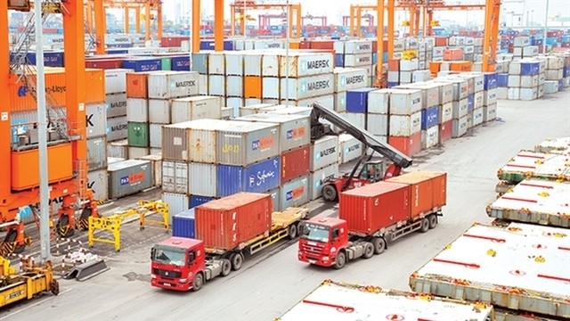 Tariffs on imported products including fruit and frozen foods from six member countries of the CPTPP will be reduced to zero backdated to January 14 this year to 2022. (Photo: vneconomy.vn)