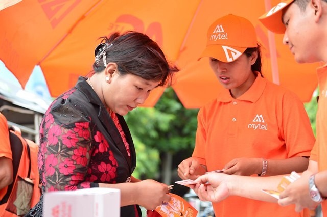 A customer register for services with Mytel - Viettel’s brand in Myanmar. (Photo: qdnd.vn)