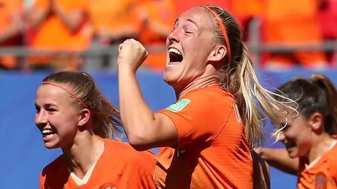 Netherlands' Stefanie van der Gragt celebrates scoring their second goal, Jun 29, 2019. (Reuters)