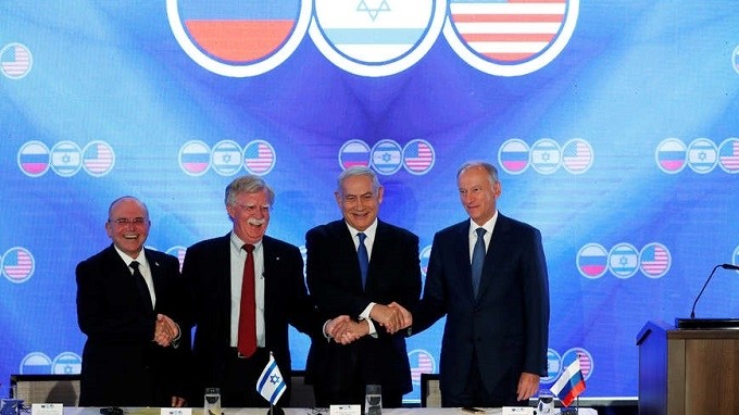 Head of Israel’s National Security Council, Meir Ben-Shabbat; US National Security Adviser, John Bolton; Israeli Prime Minister Benjamin Netanyahu; and Secretary of the Russian Security Council, Nikolai Patrushev, shake hands at the opening of a trilateral security summit in Jerusalem, June 25, 2019. (Reuters)