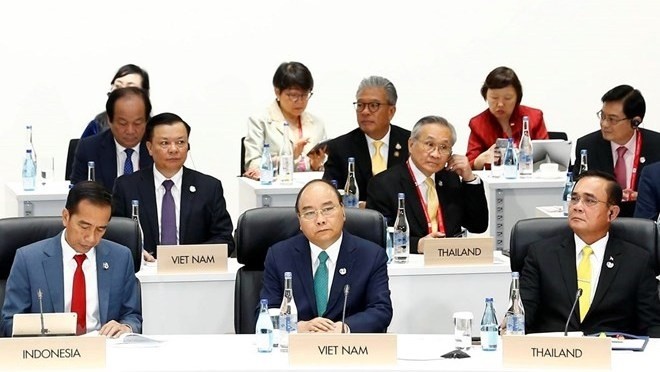  Prime Minister Nguyen Xuan Phuc (front row, middle) at the third session on sustainable development (Photo: VNA)