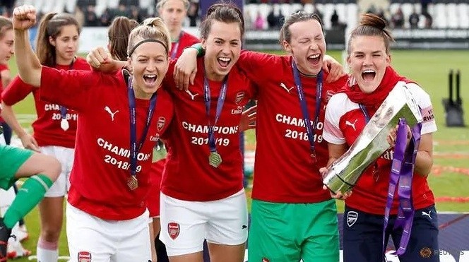 Soccer Football - Women's Super League - Arsenal v Manchester City - Meadow Park, Borehamwood, Britain - May 11, 2019 Arsenal's Pauline Peyraud Magnin and team mates celebrate with the trophy after the match. (Reuters)