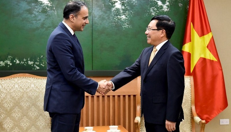 Deputy Prime Minister and Foreign Minister Pham Binh Minh (right) and ADB Vice President Ahmed Saeed (Photo: VGP)