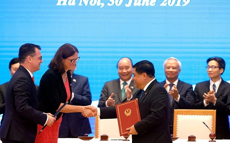 Minister of Planning and Investment Nguyen Chi Dung at the signing of the EVFTA and EVIPA.