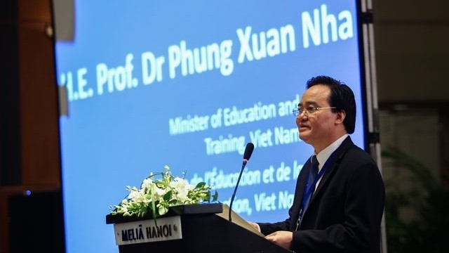 MoET Minister Phung Xuan Nha speaks at the forum. 