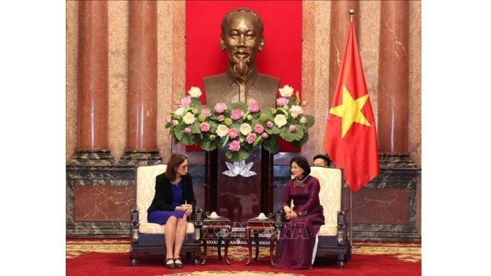 Vice President Dang Thi Ngoc Thinh (right) and European Commissioner for Trade Cecilia Malmstrom. (Photo: VNA)
