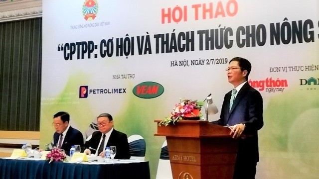 Minister of Industry and Trade Tran Tuan Anh addressing the event (Photo: VOV)