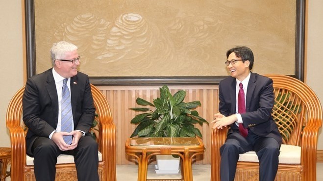 Deputy Prime Minister Vu Duc Dam (R) meets with Australian Ambassador Craig Chittick on July 3 (Photo: VNA)