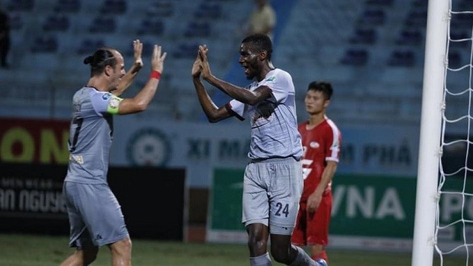 HCM City players celebrate after scoring a goal against Viettel during their meeting in the last 16 of the 2019 Vietnamese National Cup. (Photo: VPF)