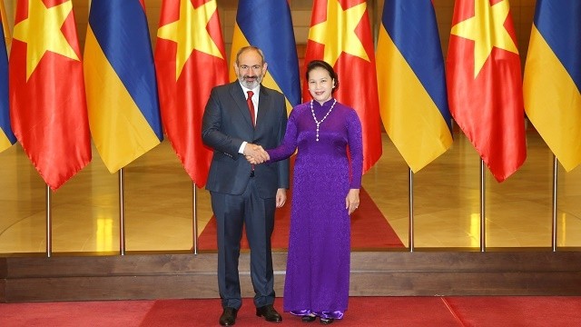 National Assembly Chairwoman Nguyen Thi Kim Ngan (R) meets with Armenian Prime Minister Nikol Pashinyan in Hanoi on July 6 (Photo: VGP)