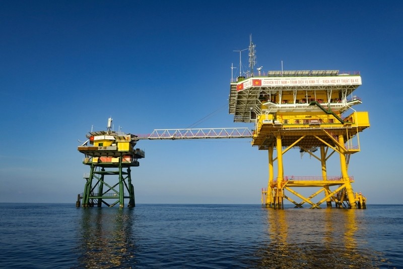 DK1 is the name of an Economics - science - service block built in the form of rig houses, on the southern continental shelf of Vietnam, about 250 - 350 nautical miles from the mainland. The cluster houses (DK) are understood as works for civilian purposes at sea. 