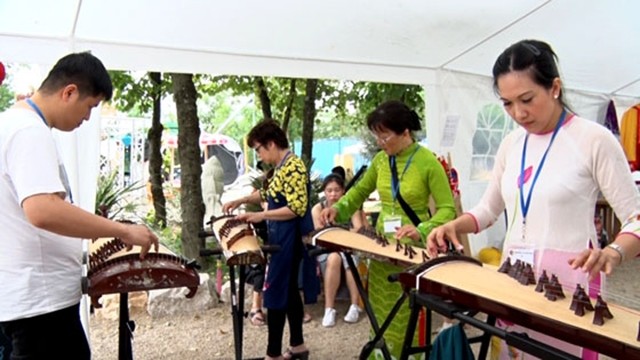 A performance of traditional musical instruments at the festival (Photo: NDO)