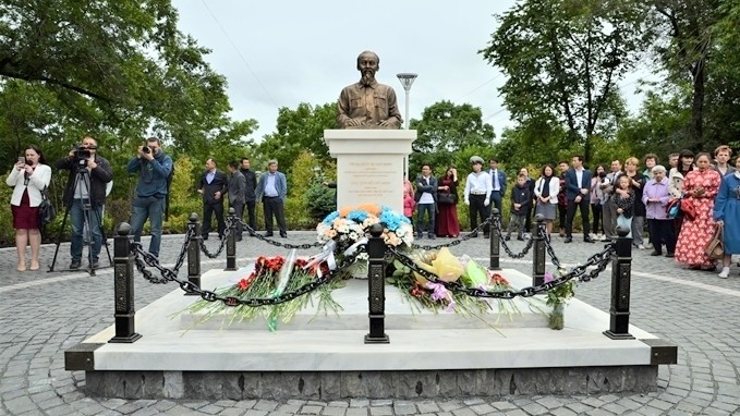 Bust of President Ho Chi Minh inaugurated in Russia’s Vladivostok city (Photo: NDO/ Nam Dong)