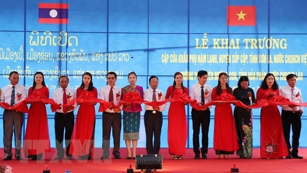 The inauguration of the Nam Lanh-Muong Po border gate (Photo: VNA)