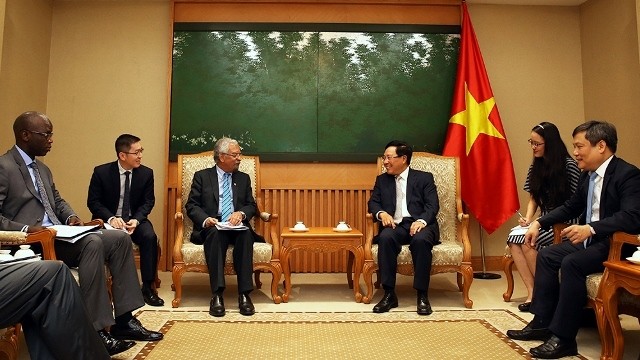 Deputy PM and FM Pham Binh Minh receives Resident Coordinator of the UN in Vietnam Kamal Malhotra and Country Director for the WB in Vietnam Ousmane Dione in Hanoi on July 10. (Photo: VGP)