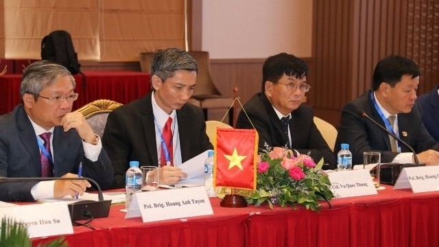 Col. Vu Quoc Thang (second from left) and the Vietnamese delegation at the conference (Photo: NDO)